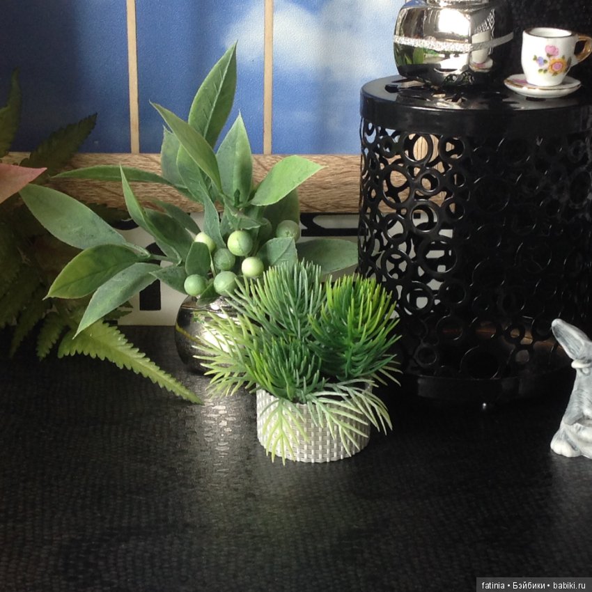 Немного растений и цветов в кукольном интерьере 1:6
