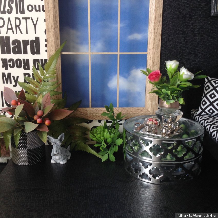 Немного растений и цветов в кукольном интерьере 1:6