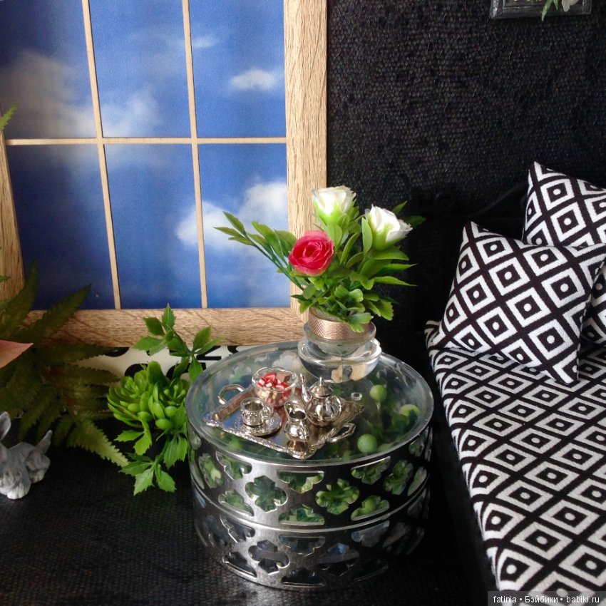 Немного растений и цветов в кукольном интерьере 1:6