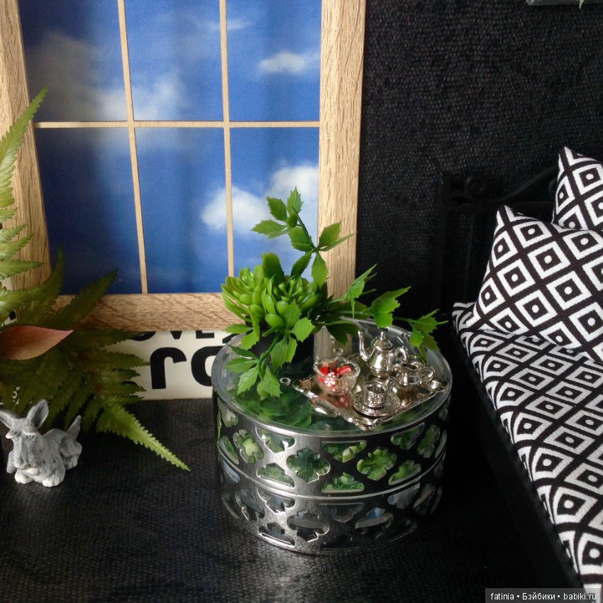 Немного растений и цветов в кукольном интерьере 1:6