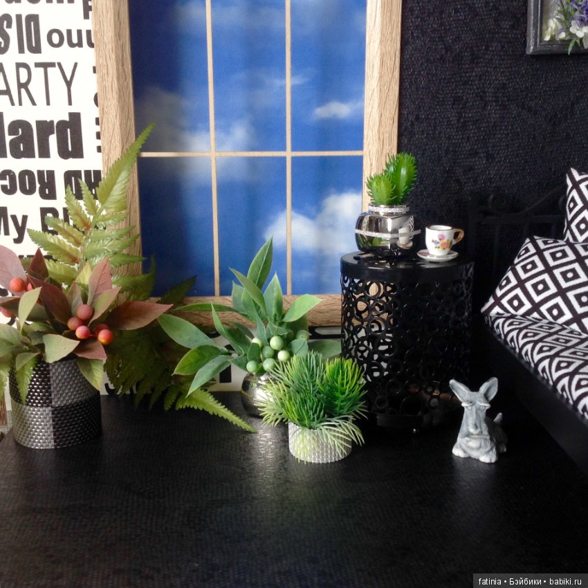 Немного растений и цветов в кукольном интерьере 1:6