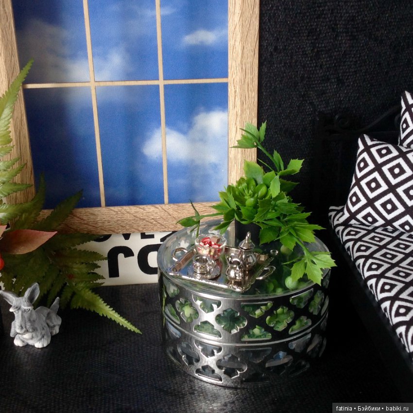 Немного растений и цветов в кукольном интерьере 1:6