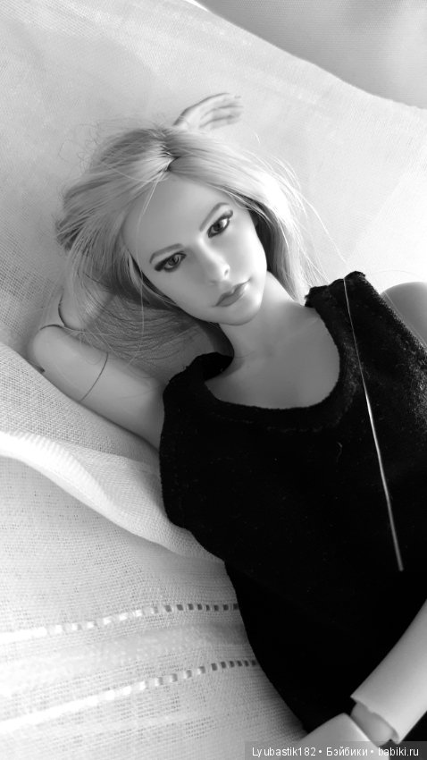 У окна — Коллекционные экшн (фото 3)