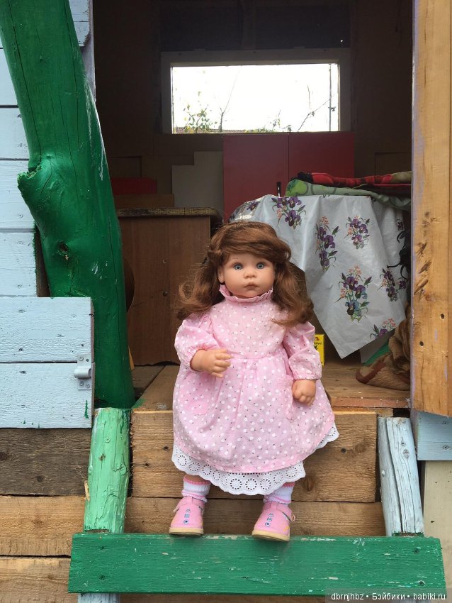 Викуся ходила гулять,отдыхала