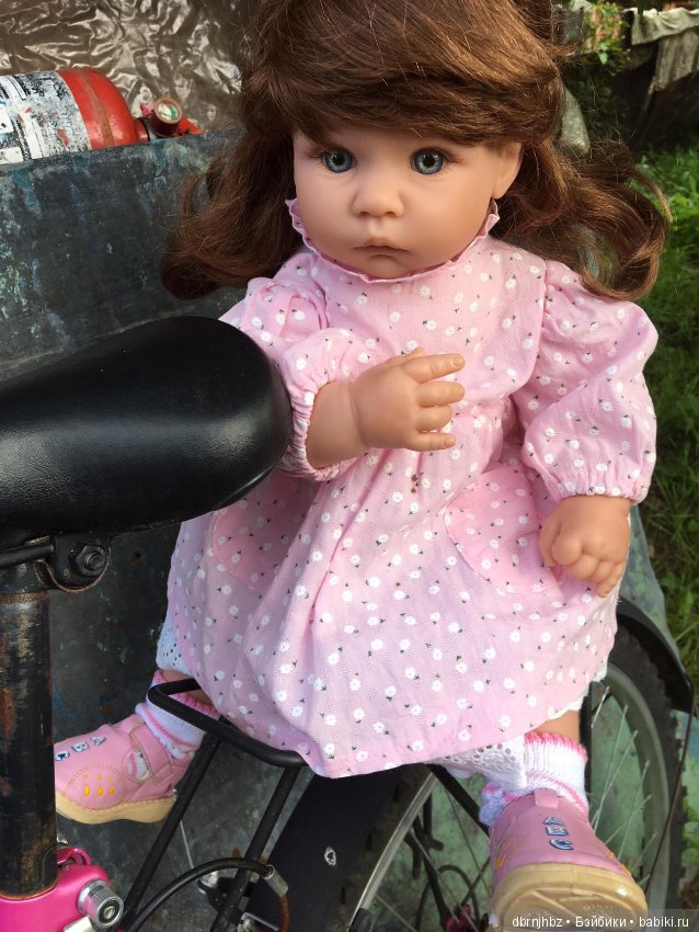 Викуся ходила гулять,отдыхала