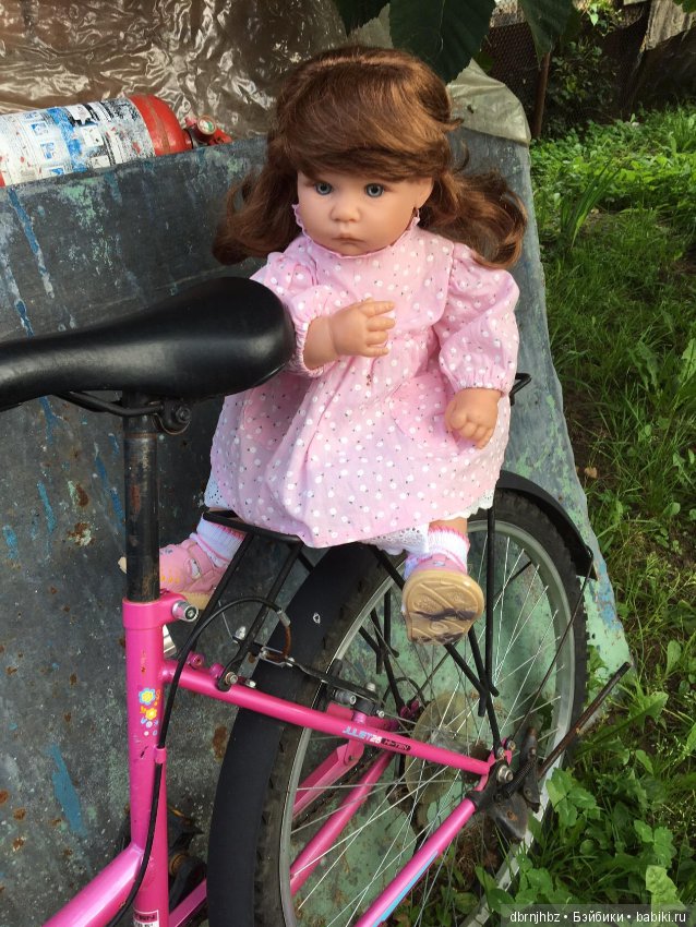 Викуся ходила гулять,отдыхала