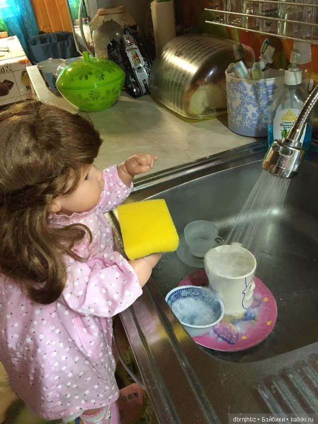 Викуся ходила гулять,отдыхала