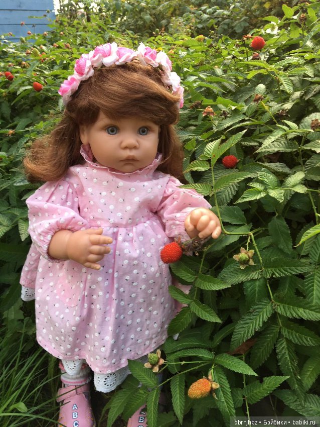 Викуся ходила гулять,отдыхала