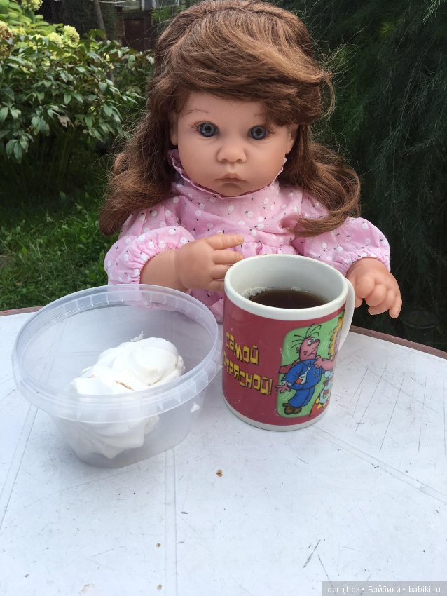 Викуся ходила гулять,отдыхала