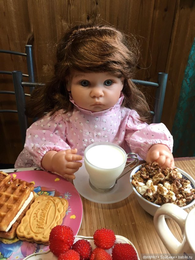 Викуся ходила гулять,отдыхала