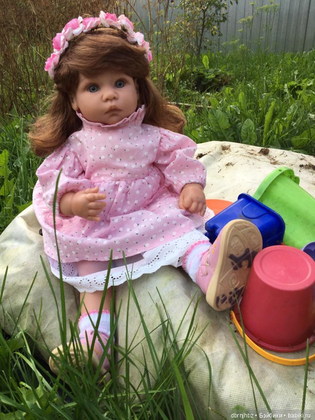 Викуся ходила гулять,отдыхала