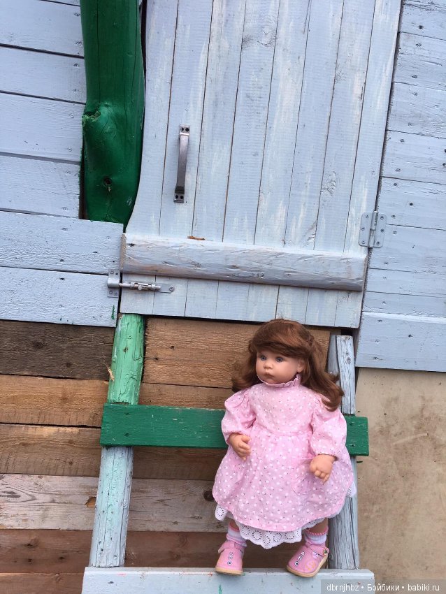 Викуся ходила гулять,отдыхала