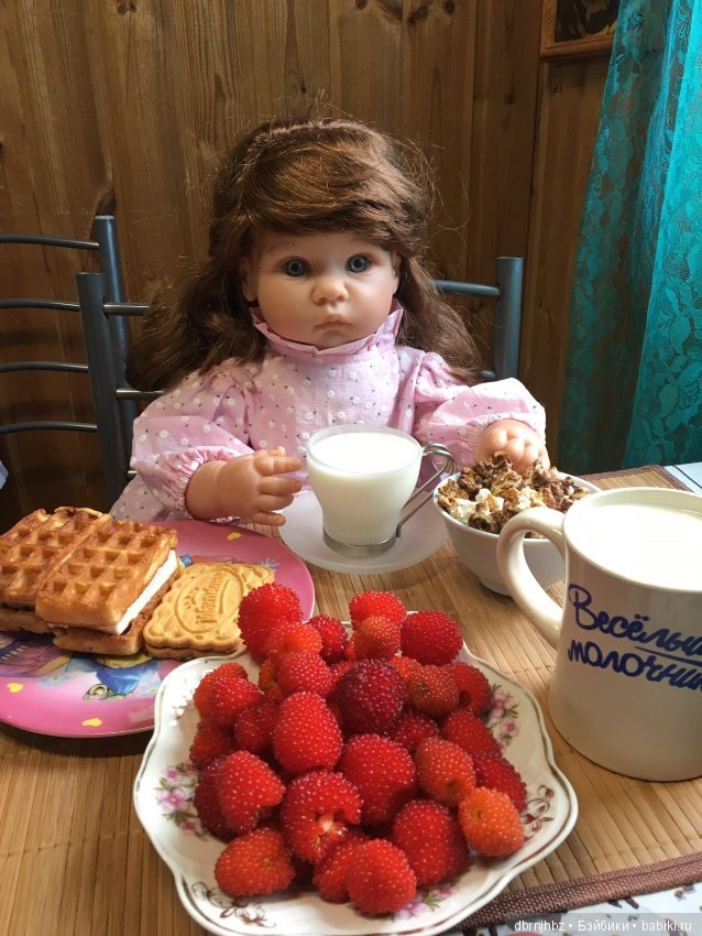 Викуся ходила гулять,отдыхала