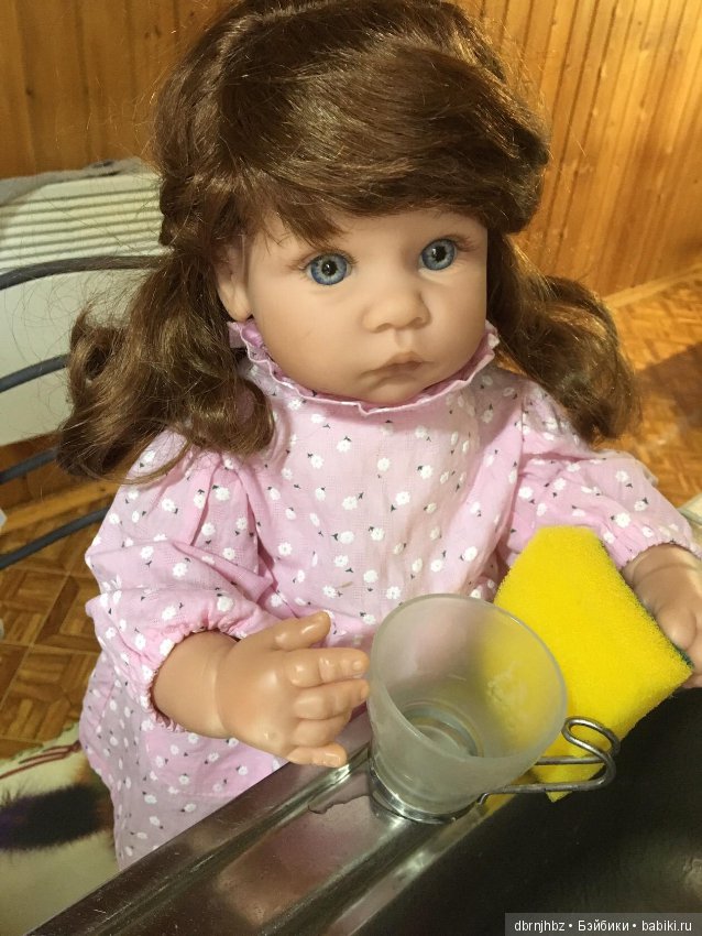 Викуся ходила гулять,отдыхала