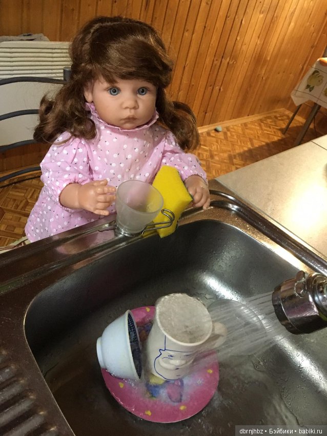 Викуся ходила гулять,отдыхала