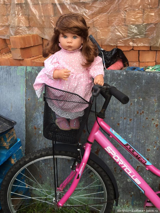 Викуся ходила гулять,отдыхала