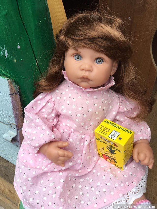 Викуся ходила гулять,отдыхала