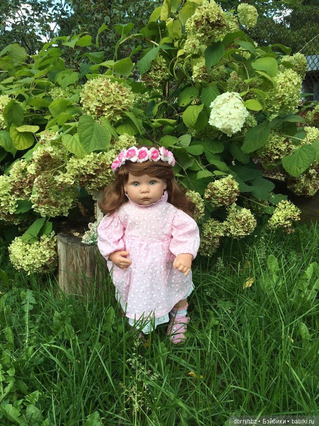 Викуся ходила гулять,отдыхала