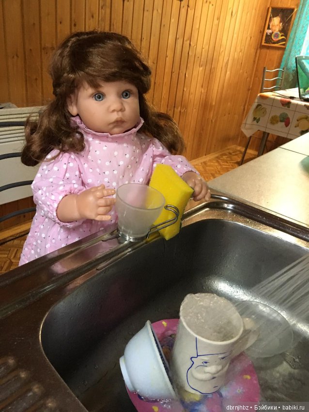 Викуся ходила гулять,отдыхала