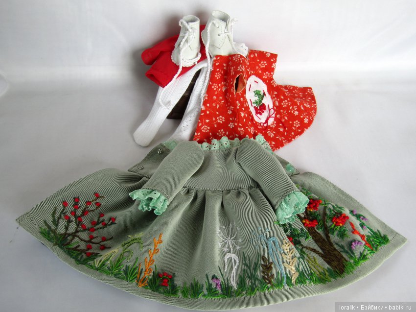 Девочка Осень золотая. Рябинка