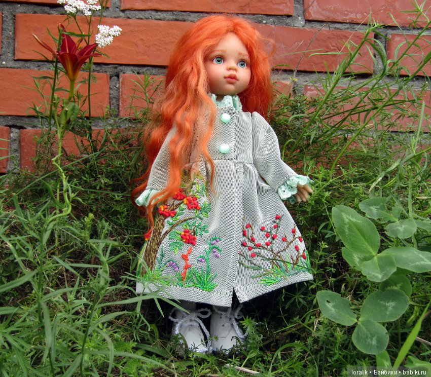 Девочка Осень золотая. Рябинка