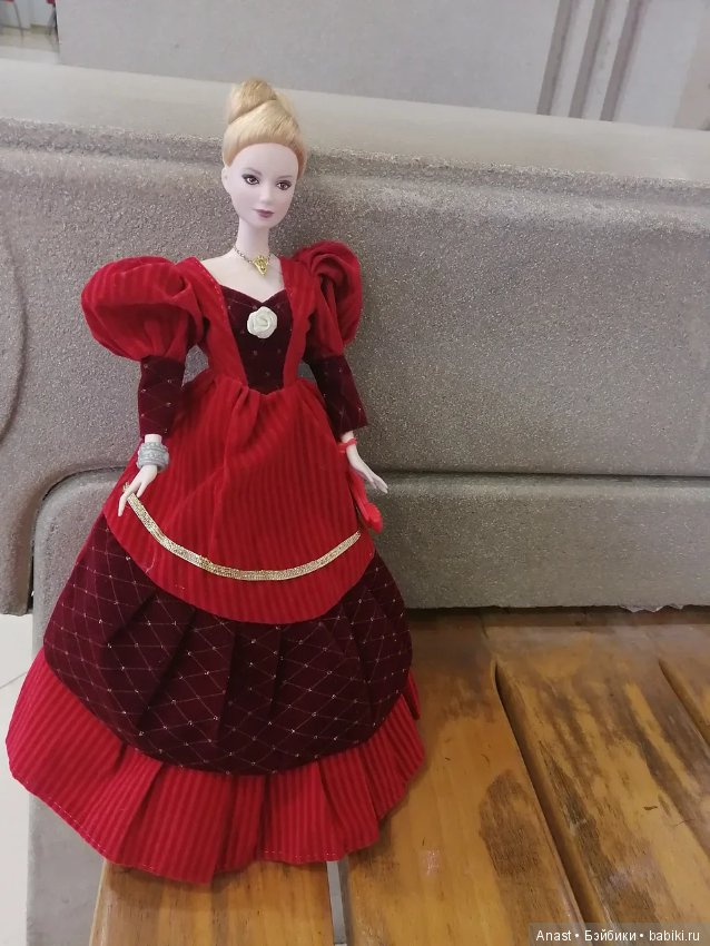 Музей винтажных платьев. Красное бархатное платье (фото 3)