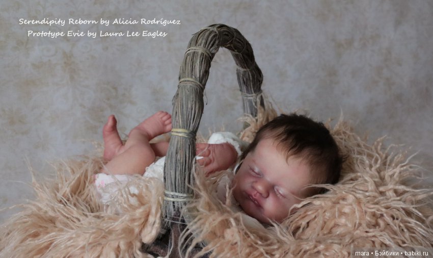 Evie скульптора Laura Lee Eagles, автор прототипа Alicia Rodriguez
