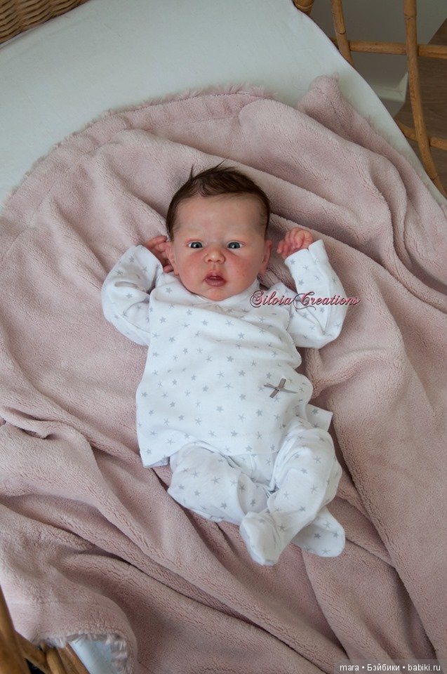 Mindy скульптора Adrie Stoete, автор прототипа Silvia Ezquerra