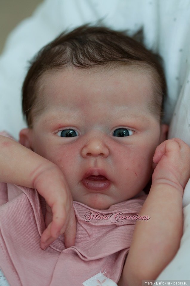 Mindy скульптора Adrie Stoete, автор прототипа Silvia Ezquerra