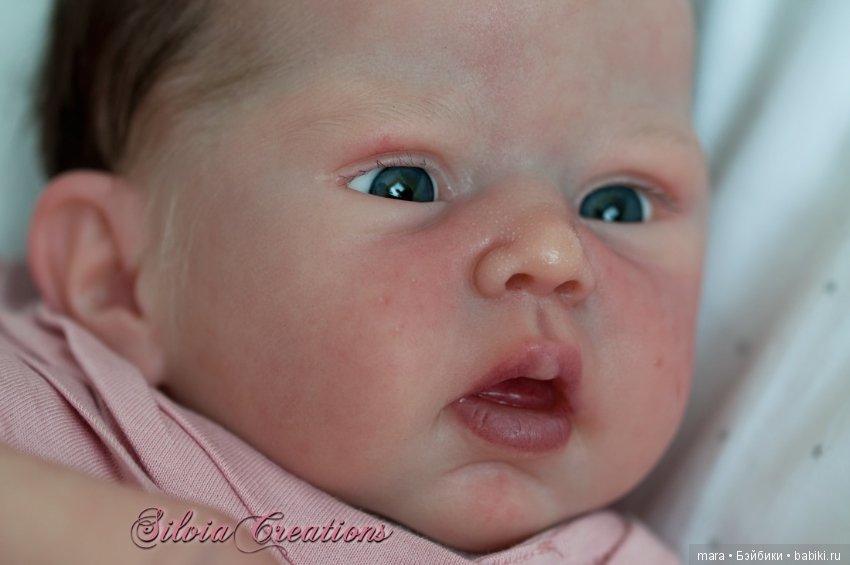 Mindy скульптора Adrie Stoete, автор прототипа Silvia Ezquerra