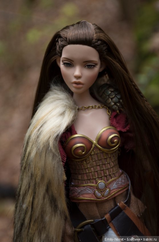 Лагерта - хрупкая девушка с грозным мечом