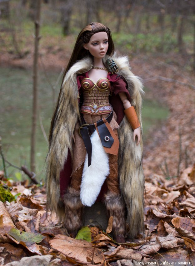 Лагерта - хрупкая девушка с грозным мечом