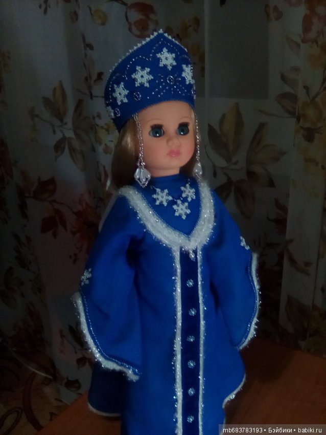 Новое платье — Российские куклы Весна (фото 3)