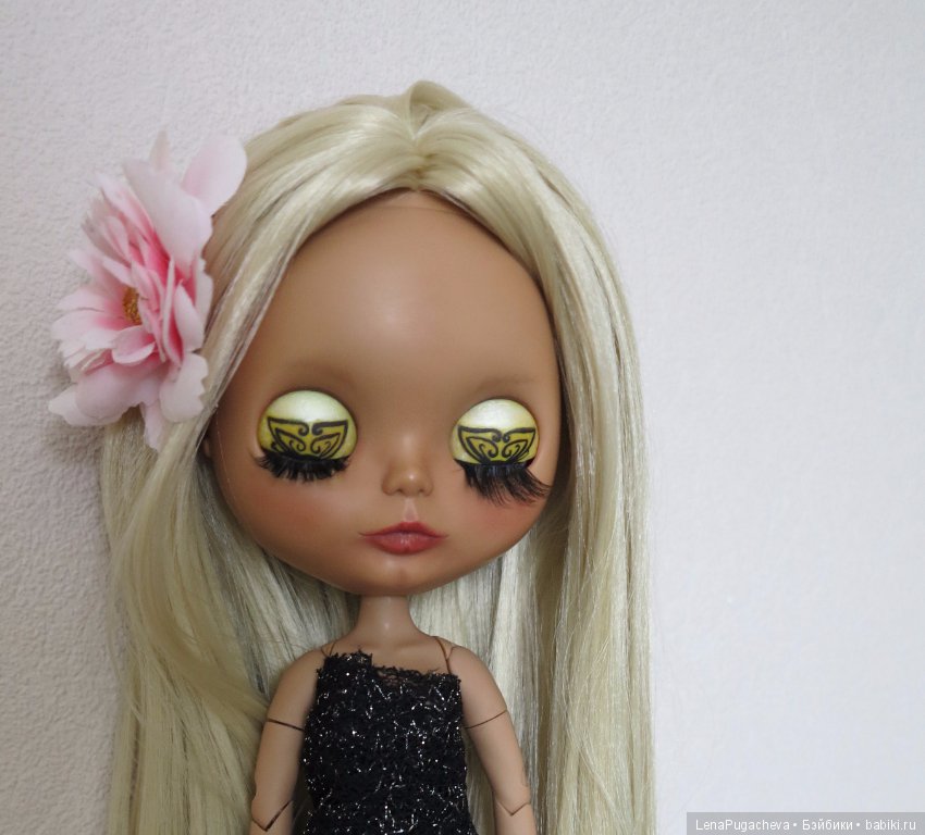 Две мои первые "птички" кастомные Блайз Беляночка и Розочка