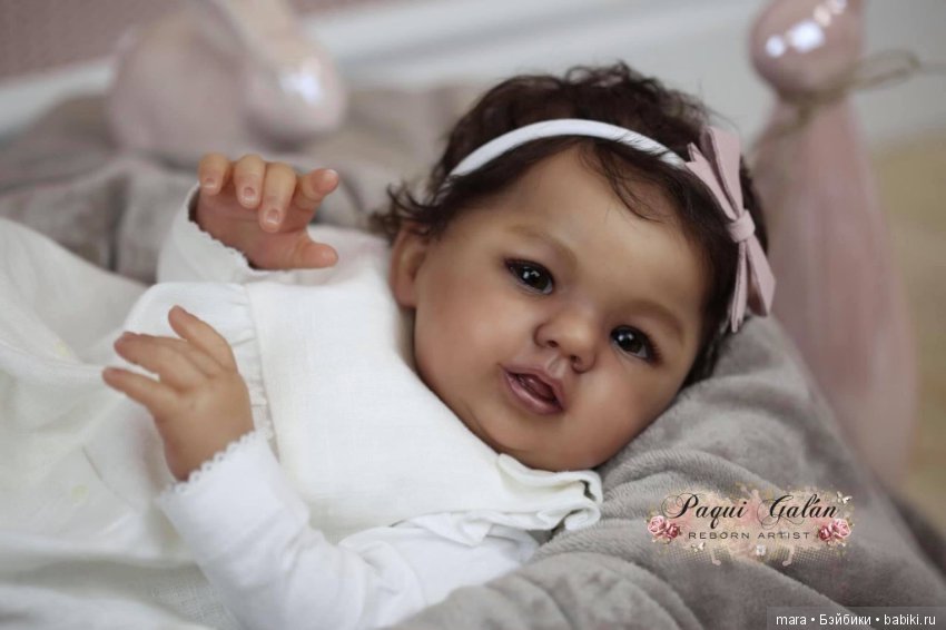 Abigail Smiling скульптора Laura Tuzio Ross, автор прототипа Paqui Galan