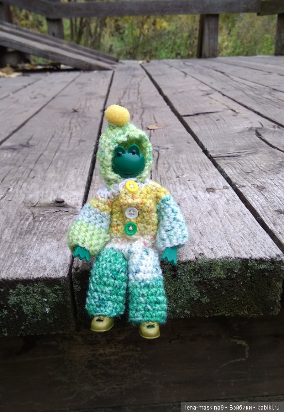 Лягушонок со своим другом, в осеннем парке (фото 10)