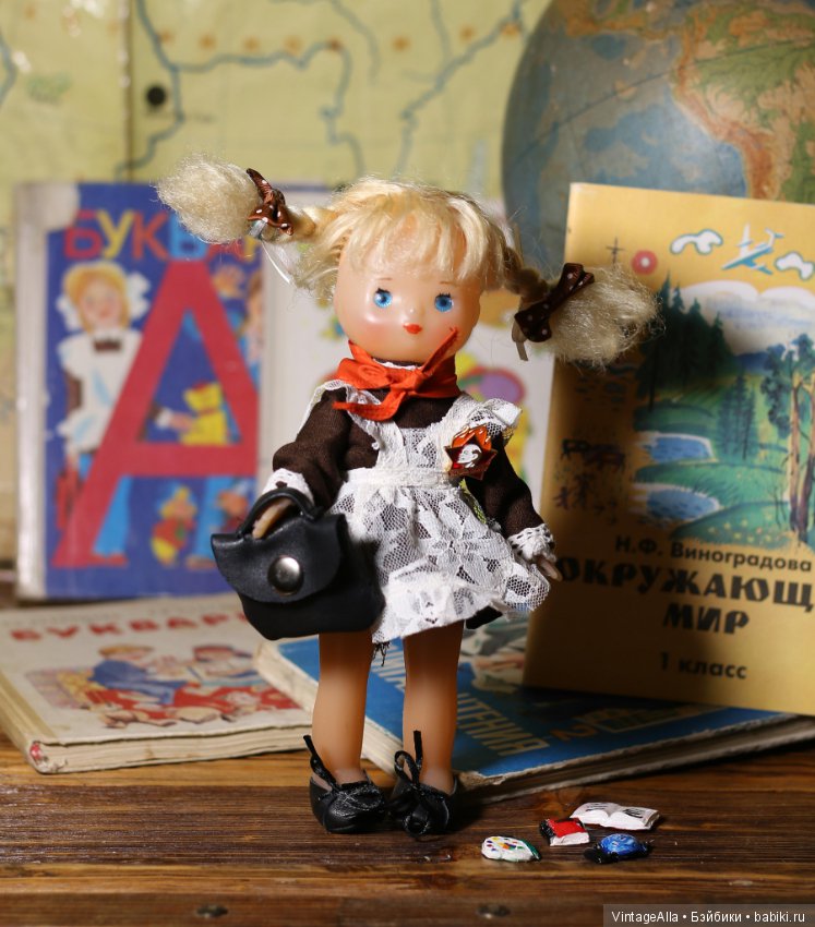 В конце концов, я же не хожу по улицам в школьной форме