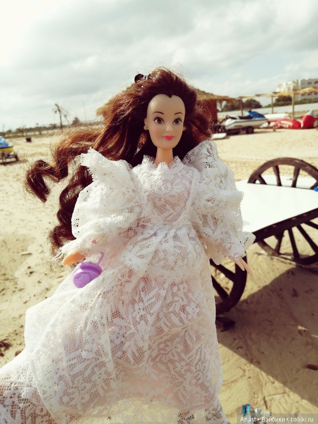 Музей винтажных платьев. Кружевное белое платье