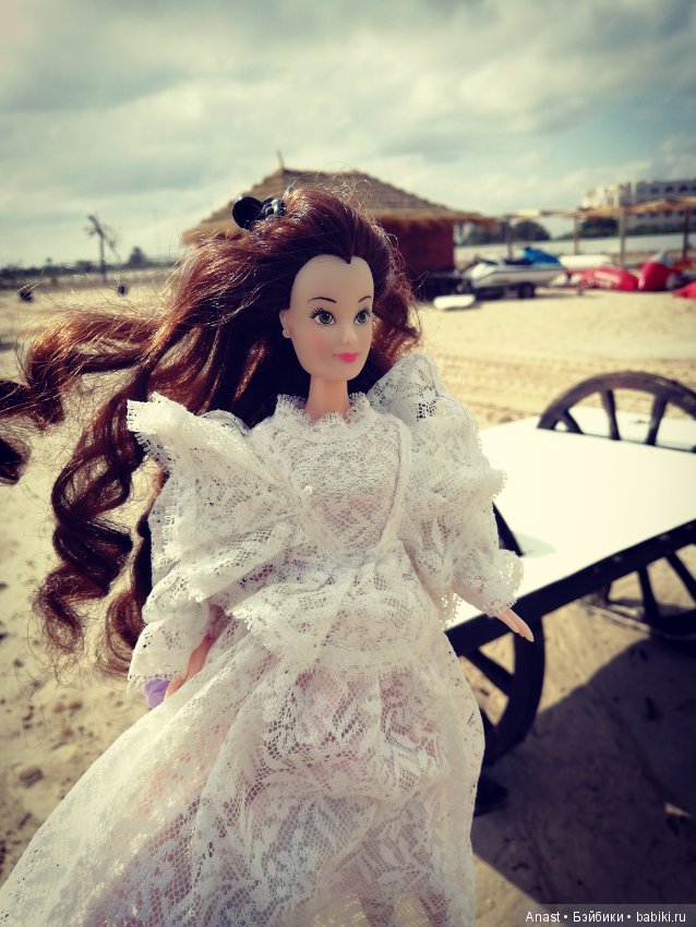 Музей винтажных платьев. Кружевное белое платье (фото 2)