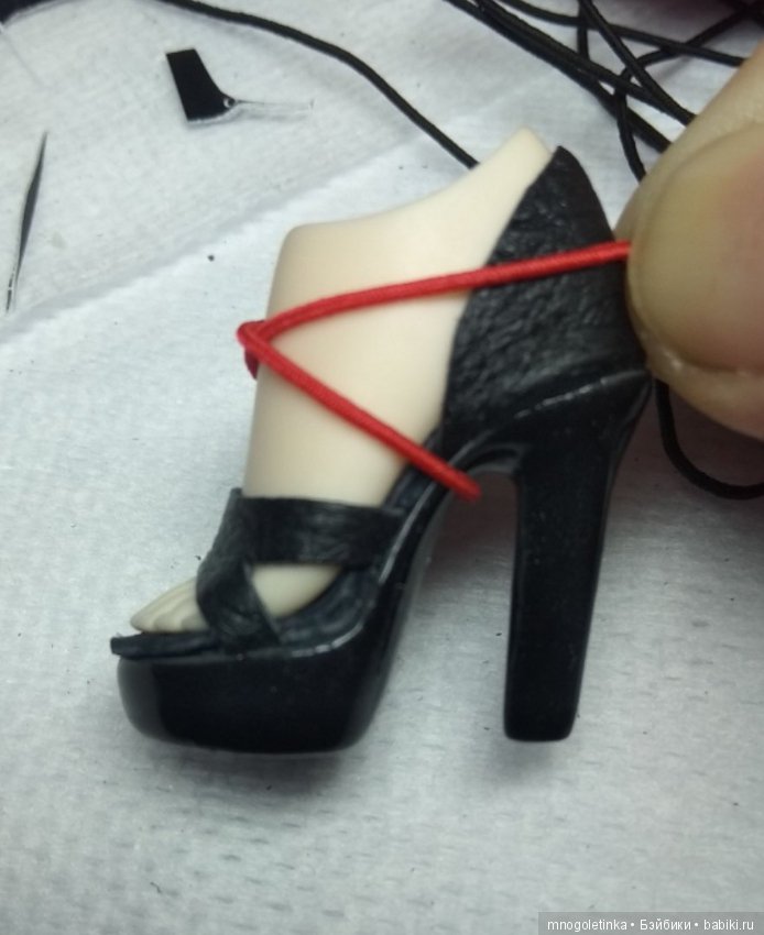 Кожаные босоножи уже на ножке (фото 7)
