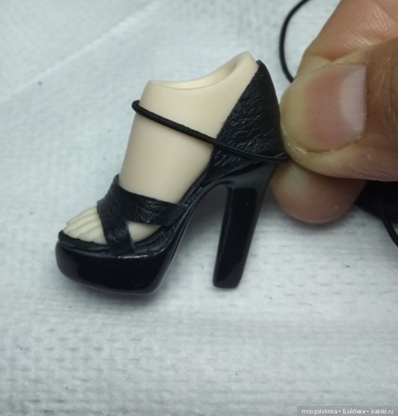 Кожаные босоножи уже на ножке (фото 5)