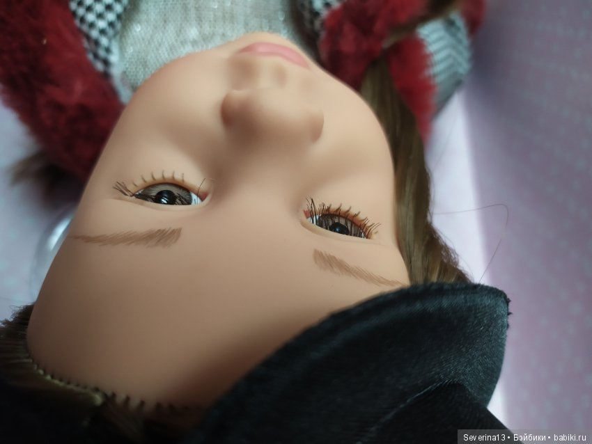 Извлекаем заводские ресницы Эмилии Готц (фото 2)