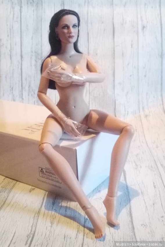 Куклы прибывают, а играть не с кем