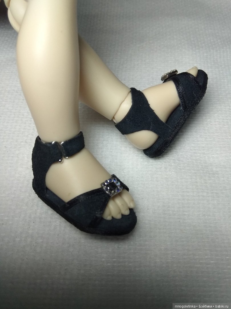 Замшевые босоножки на маленькой ножке (фото 3)