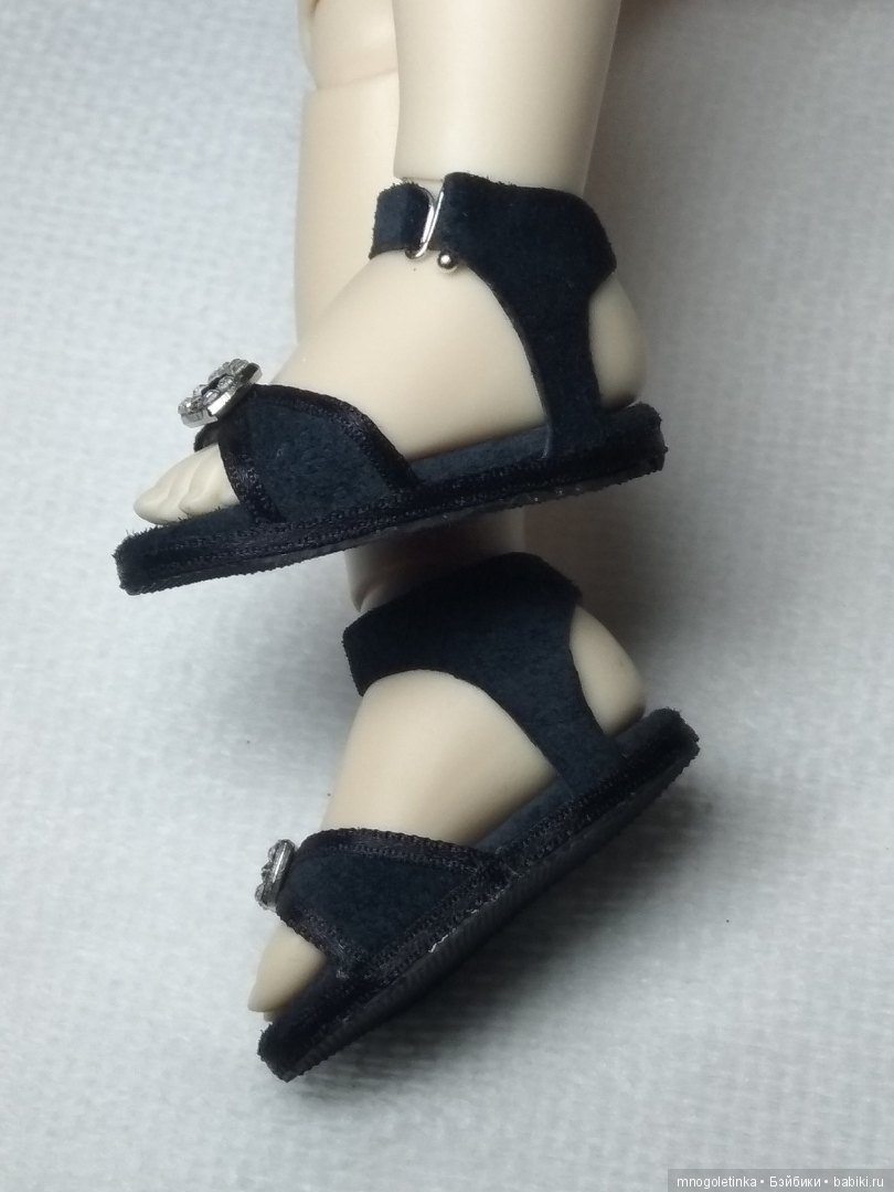 Замшевые босоножки на маленькой ножке (фото 5)