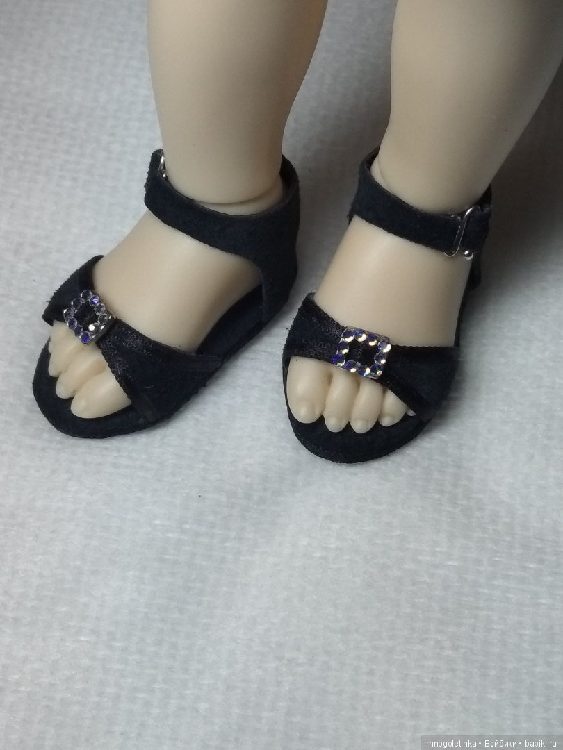 Замшевые босоножки на маленькой ножке