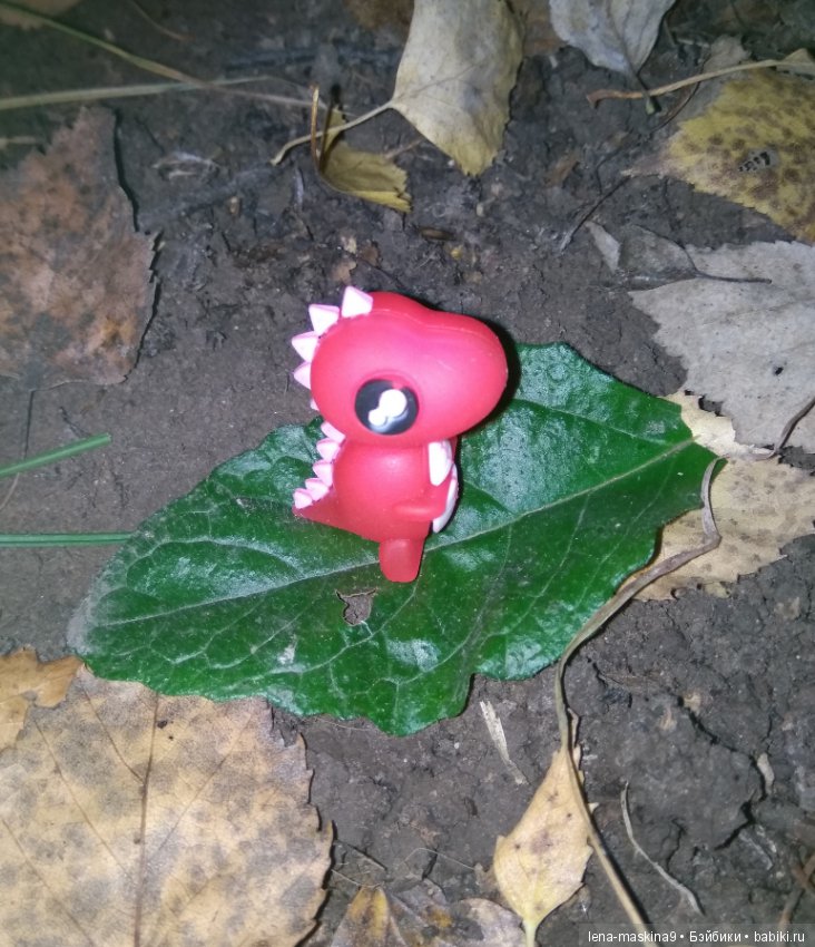 Диназаврики и их малыши, вышлю ночью в лес погулять