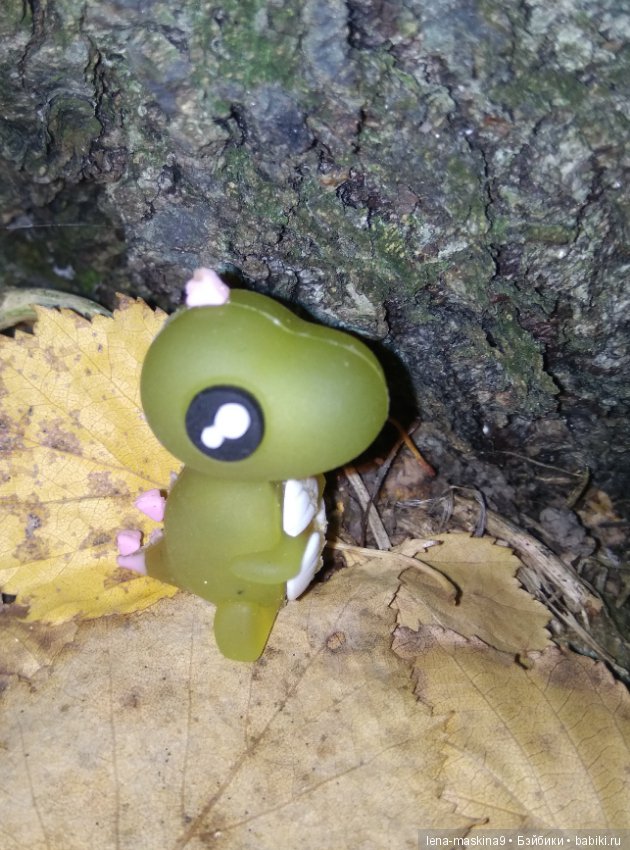 Диназаврики и их малыши, вышлю ночью в лес погулять