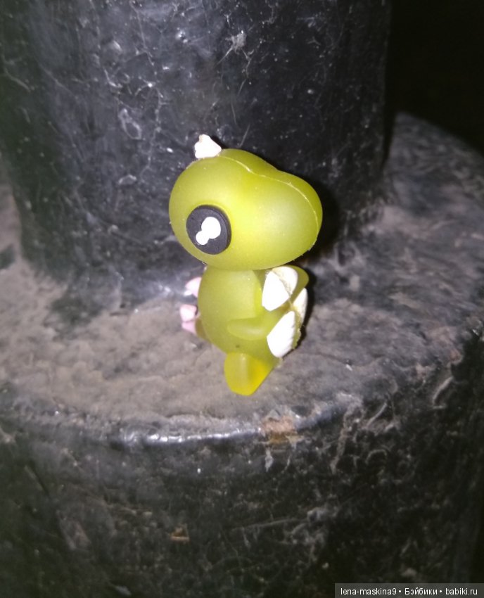 Диназаврики и их малыши, вышлю ночью в лес погулять