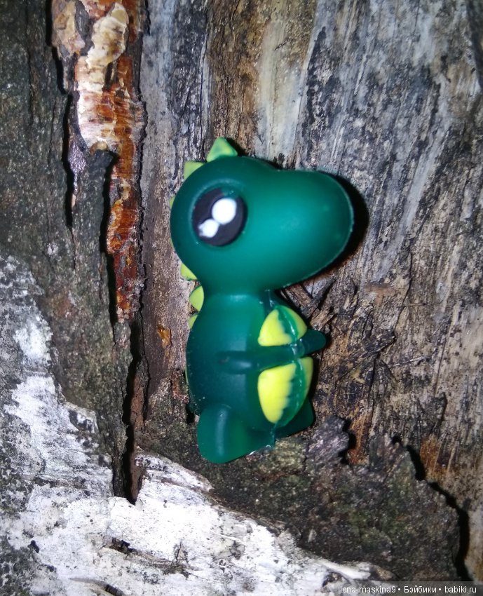 Диназаврики и их малыши, вышлю ночью в лес погулять